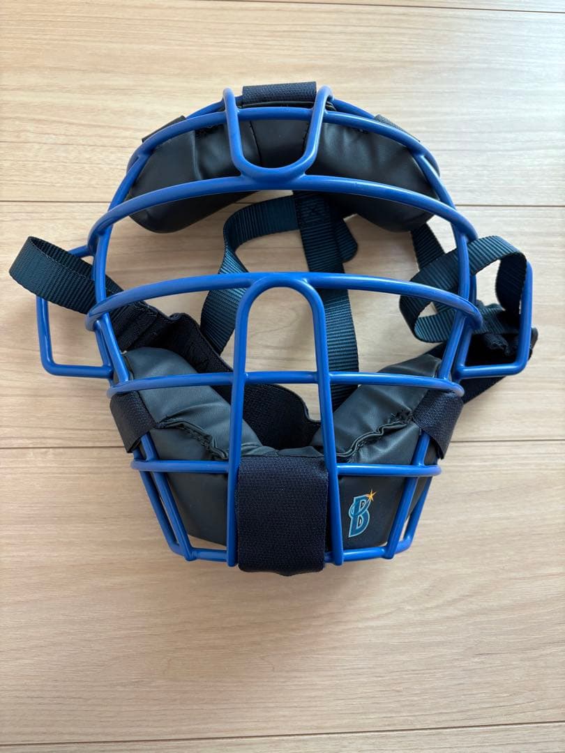 ベイスターズファンクラブ限定！キャッチャーミットとマスクのセット出品