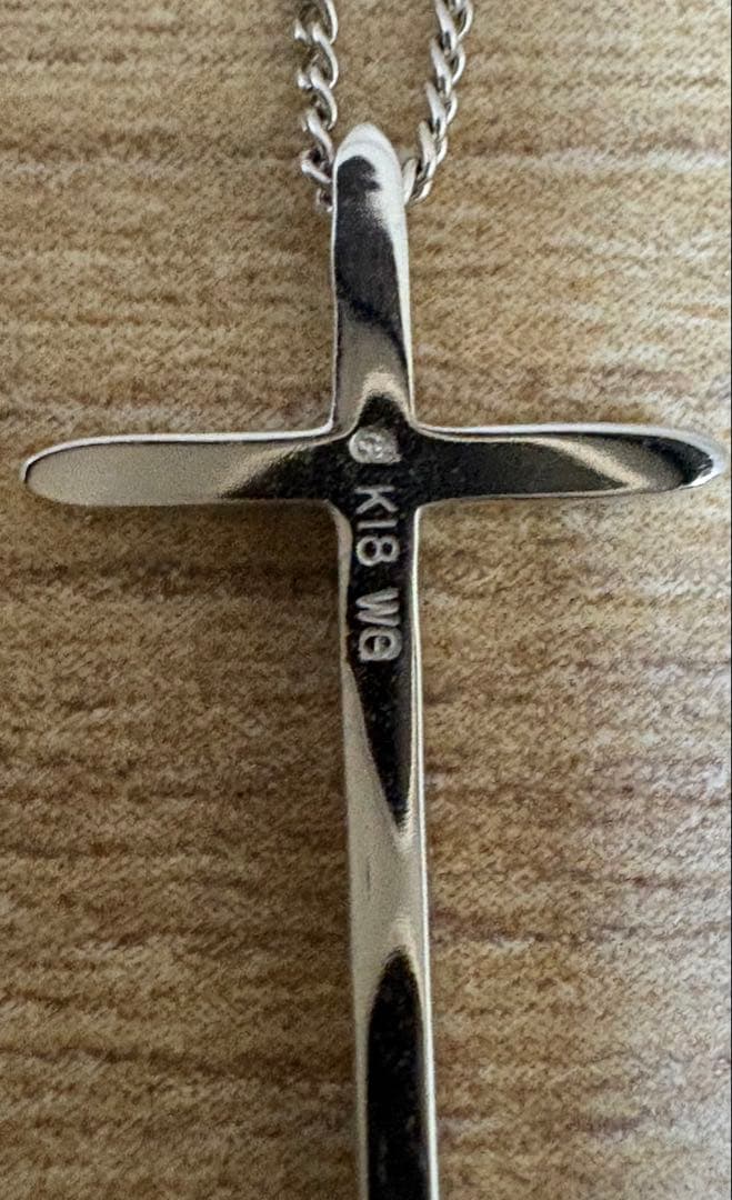 エステール　ダイヤクロスネックレス