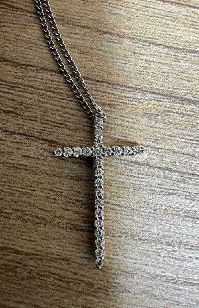 エステール　ダイヤクロスネックレス