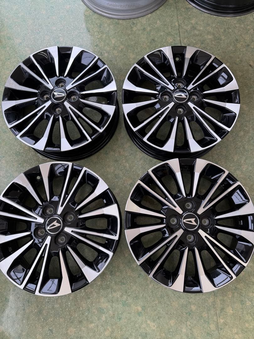 ダイハツ純正　タントカスタムRS 15インチ　送料込