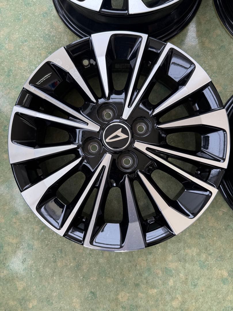 ダイハツ純正　タントカスタムRS 15インチ　送料込