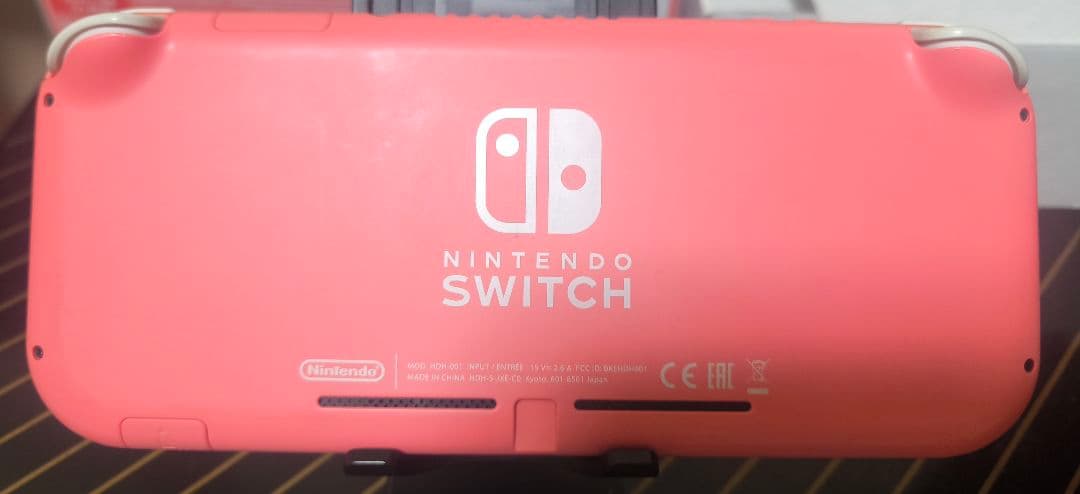 Nintendo Switch LITE コーラル 本体 充電器、箱付き