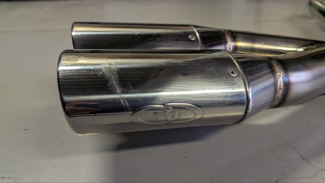 ガナドール　マフラー