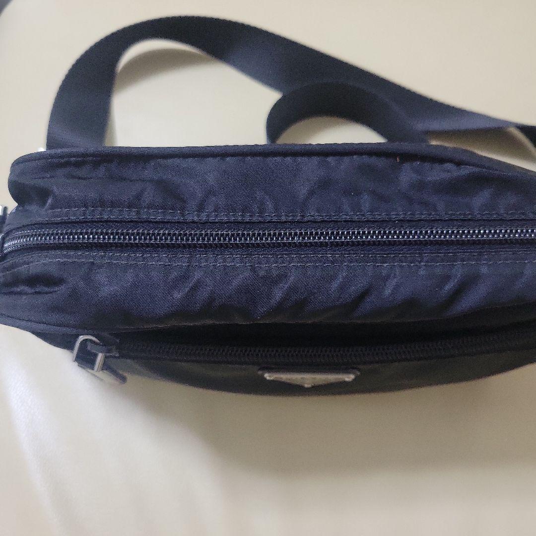 PRADA　プラダ　斜めかけ　黒