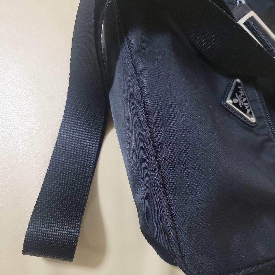 PRADA　プラダ　斜めかけ　黒
