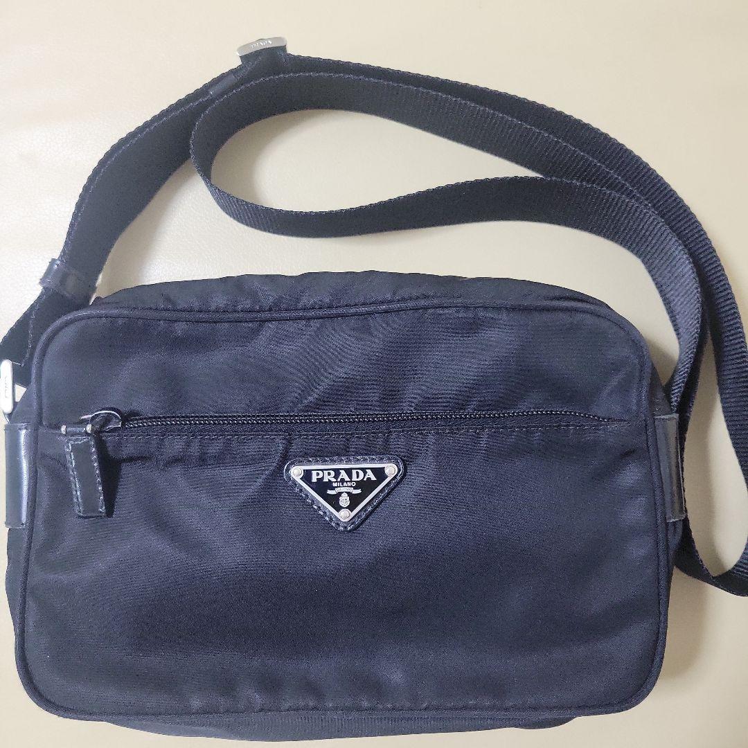 PRADA　プラダ　斜めかけ　黒
