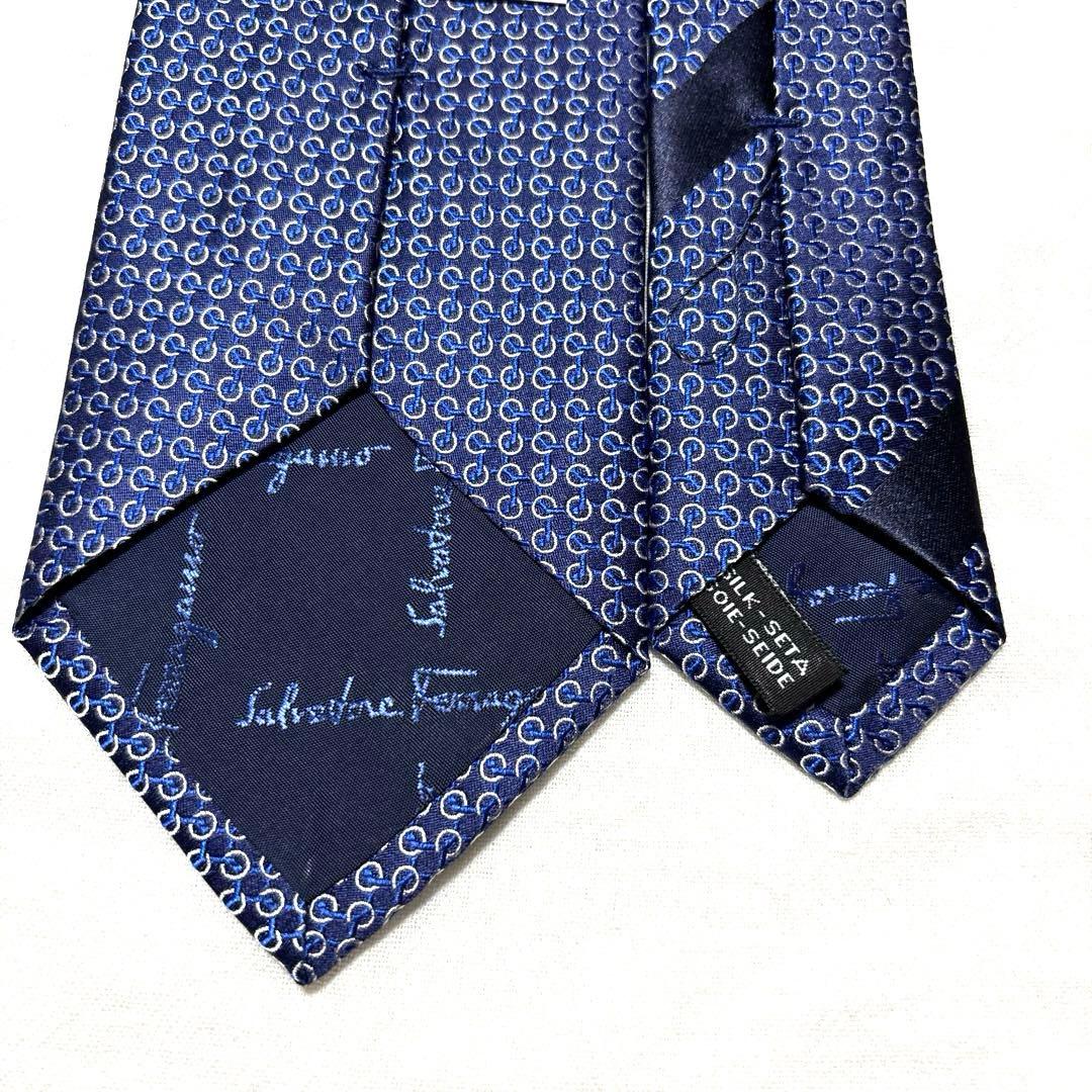 新品タグ付　サルヴァトーレフェラガモ　ネクタイ　ネイビー　シルクジャガード