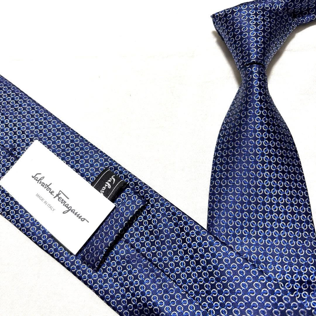 新品タグ付　サルヴァトーレフェラガモ　ネクタイ　ネイビー　シルクジャガード