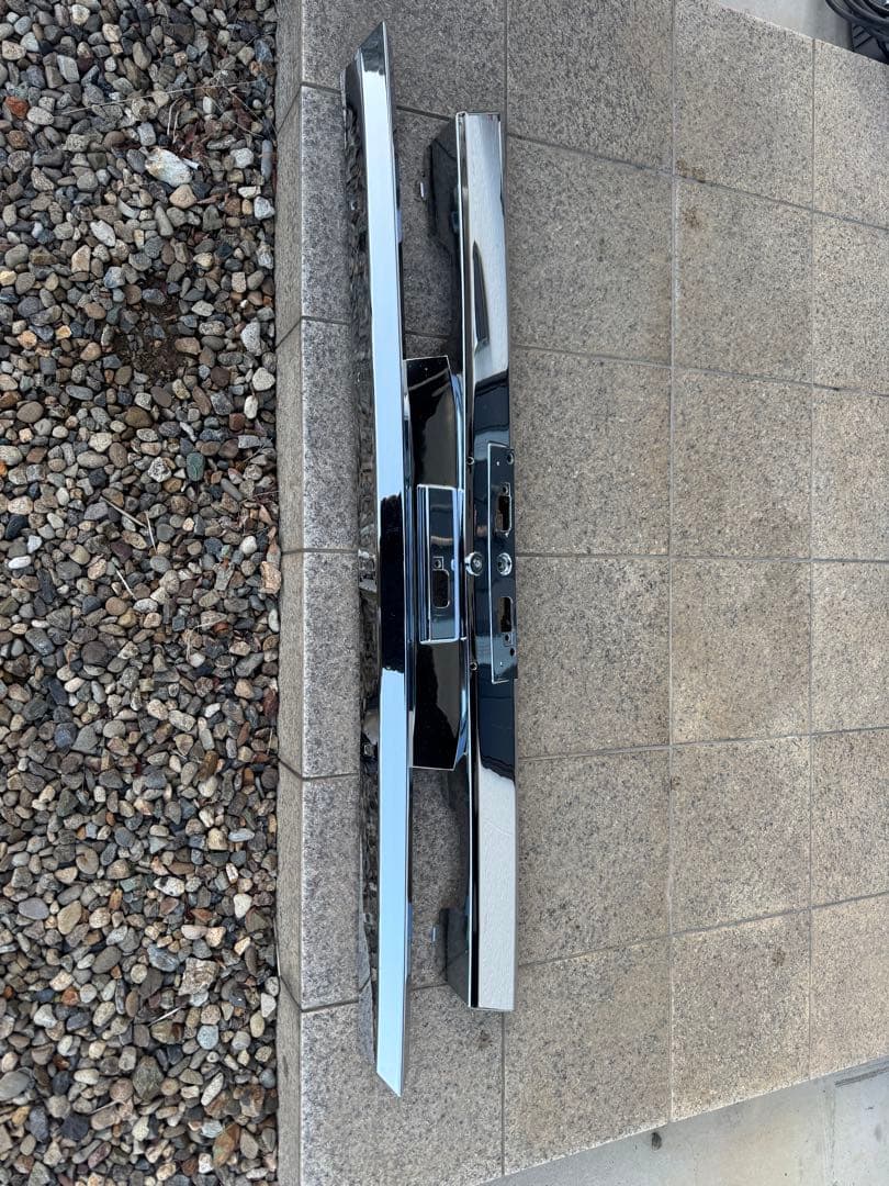 17レンジャー　フロントバンパー　センターメッキ