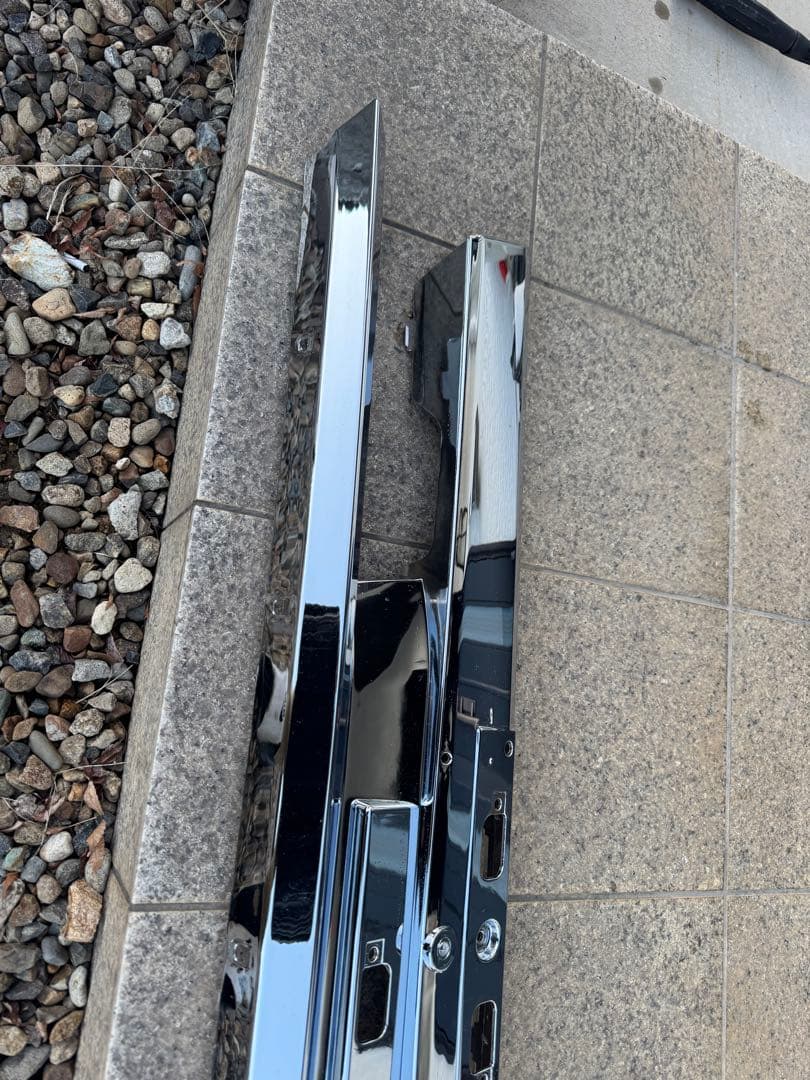 17レンジャー　フロントバンパー　センターメッキ