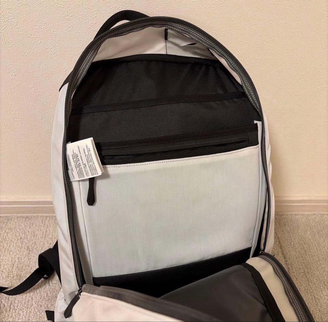 美品 アークテリクス ARC'TERYX アロー22 ホワイト グレー リュック