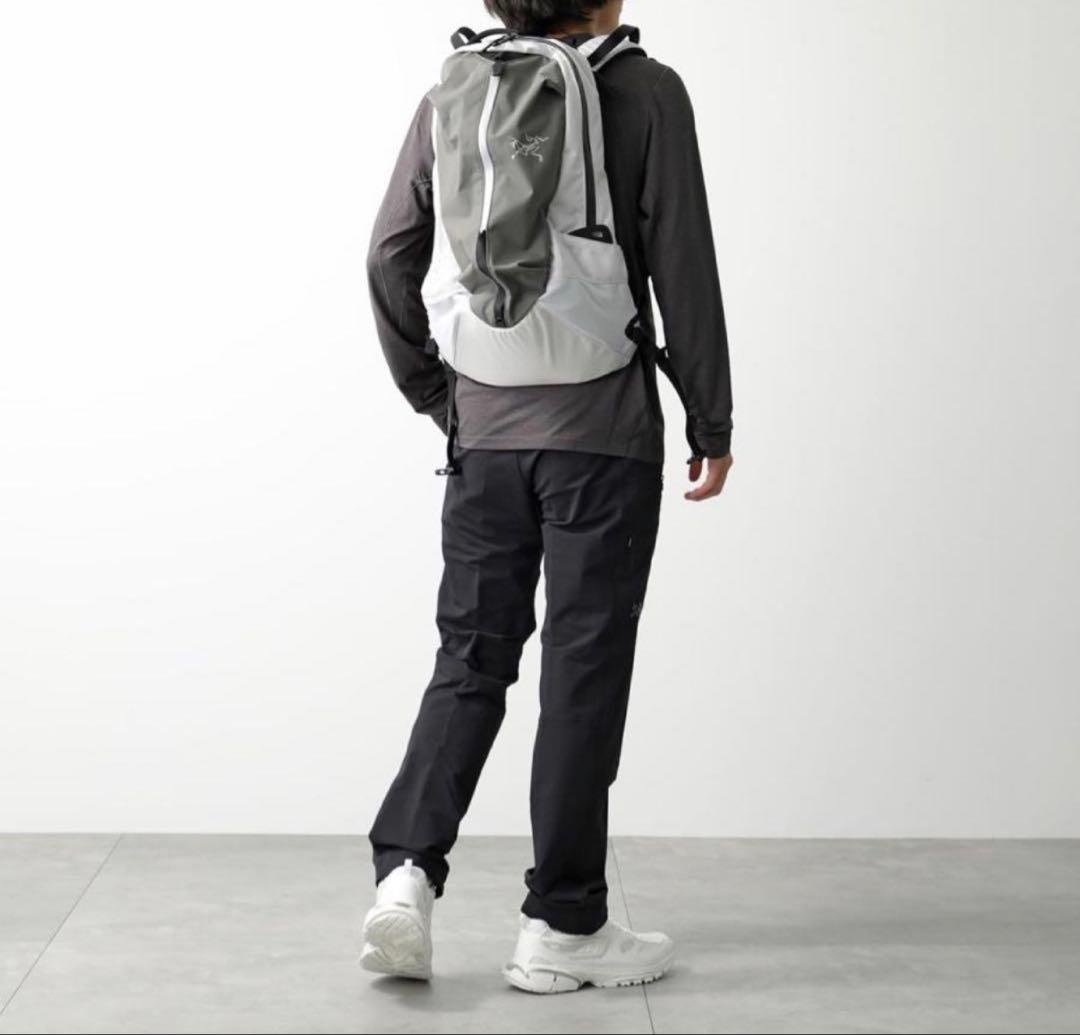 美品 アークテリクス ARC'TERYX アロー22 ホワイト グレー リュック