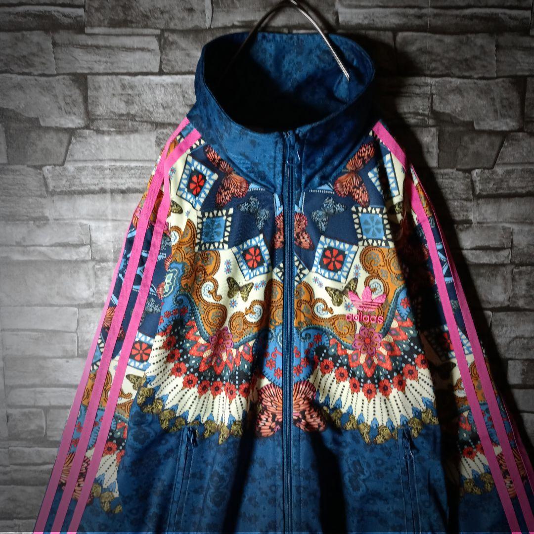 アディダスジャージ ピンクバックロゴ アート 蝶 花 ハイネック 刺繍ロゴ大きめ