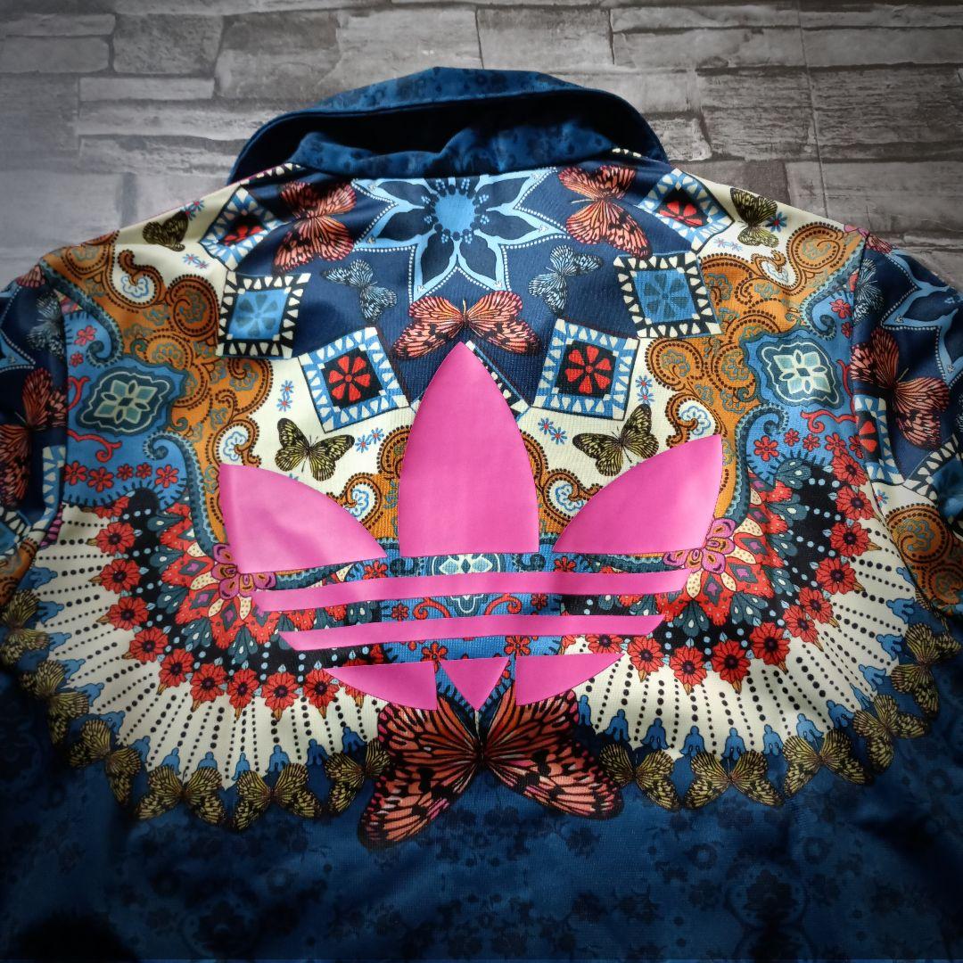 アディダスジャージ ピンクバックロゴ アート 蝶 花 ハイネック 刺繍ロゴ大きめ