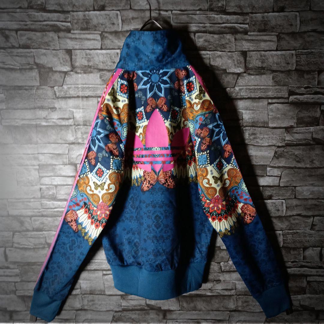 アディダスジャージ ピンクバックロゴ アート 蝶 花 ハイネック 刺繍ロゴ大きめ