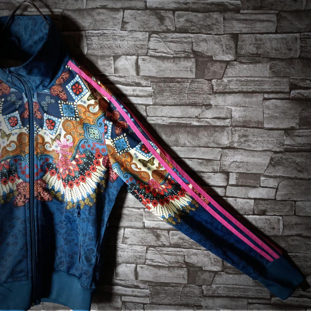 アディダスジャージ ピンクバックロゴ アート 蝶 花 ハイネック 刺繍ロゴ大きめ