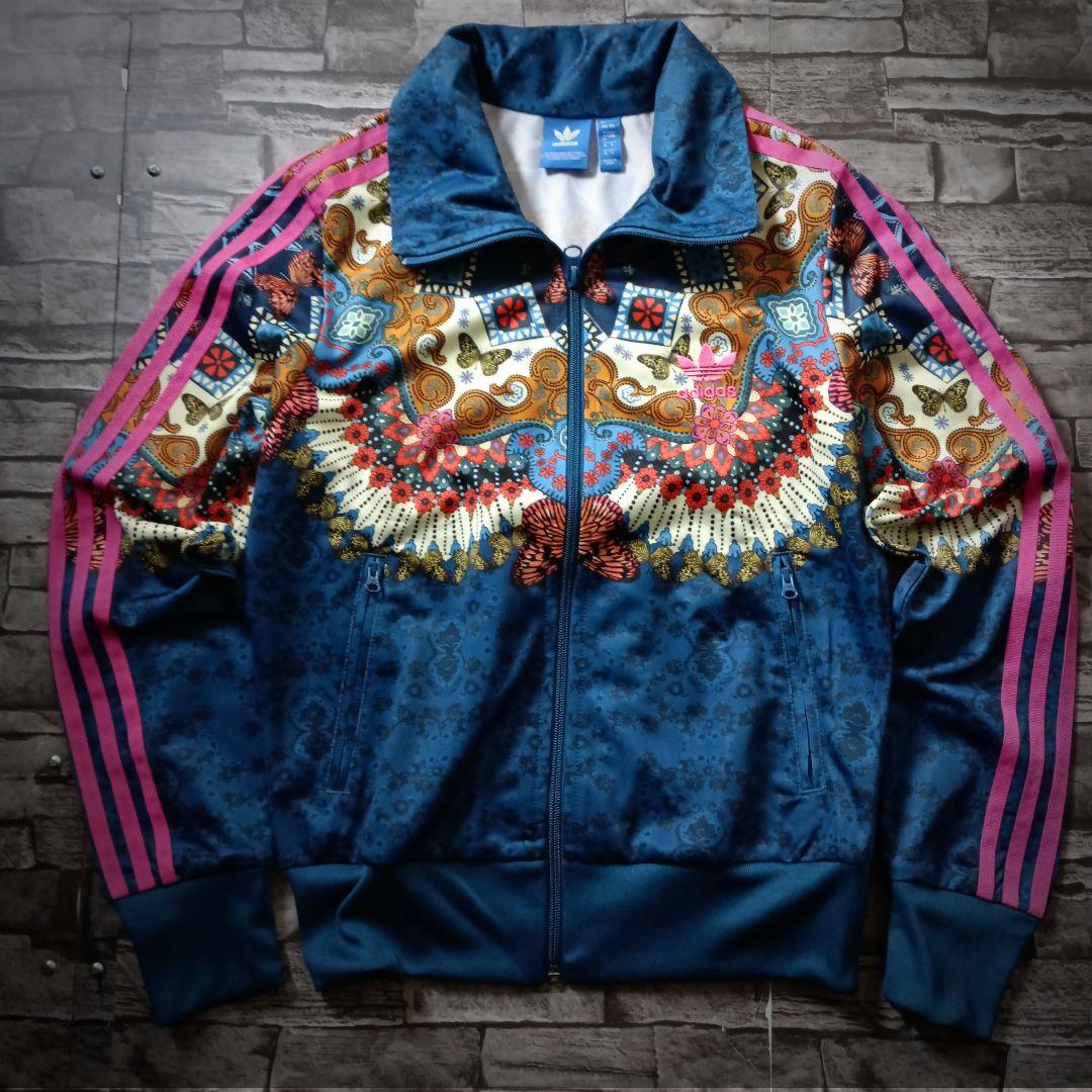 アディダスジャージ ピンクバックロゴ アート 蝶 花 ハイネック 刺繍ロゴ大きめ
