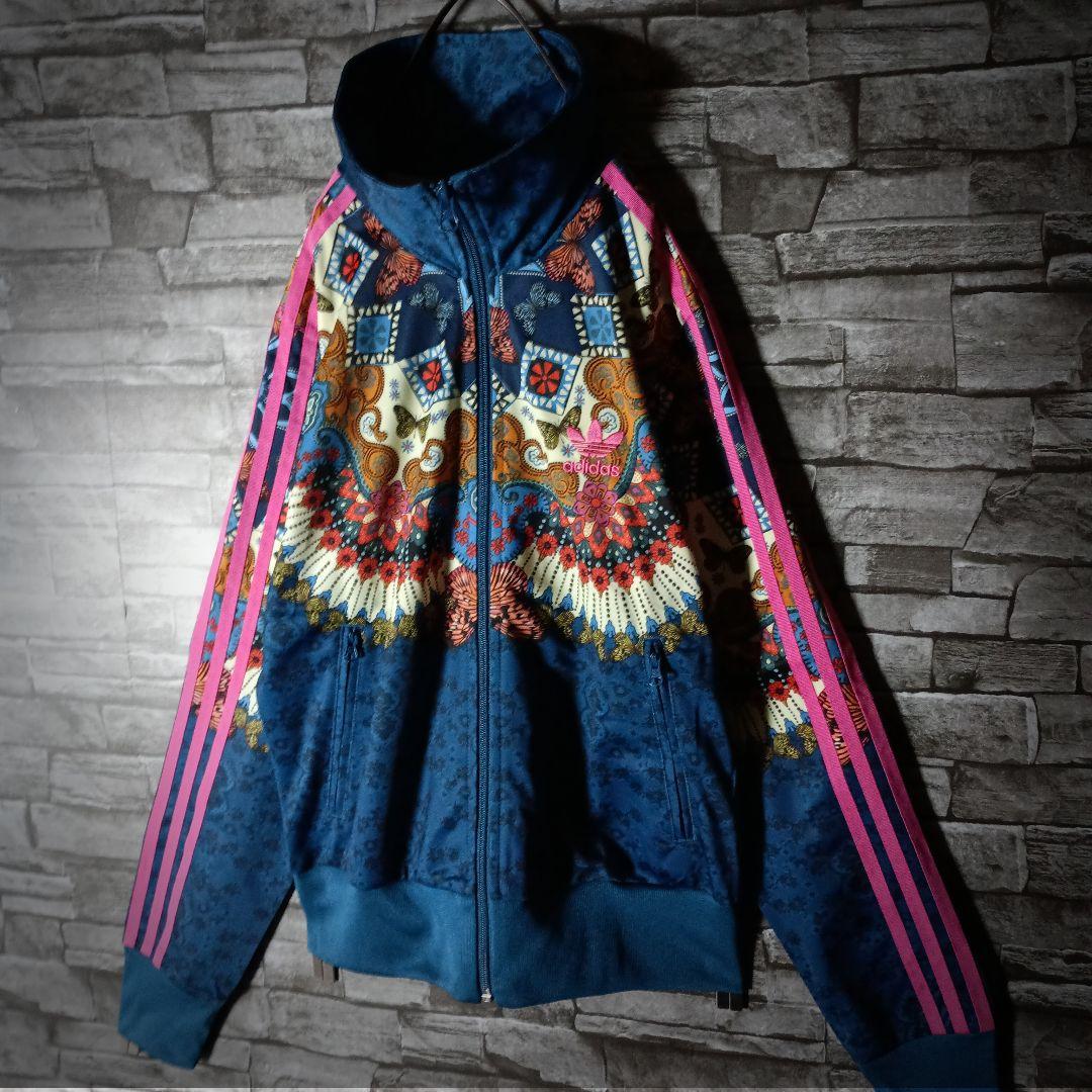 アディダスジャージ ピンクバックロゴ アート 蝶 花 ハイネック 刺繍ロゴ大きめ