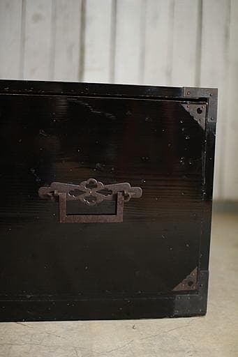 綺麗な打ち出し金具庄内箪笥　タンス　収納　古家具　古民家　時代家具