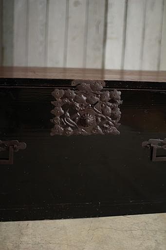 綺麗な打ち出し金具庄内箪笥　タンス　収納　古家具　古民家　時代家具