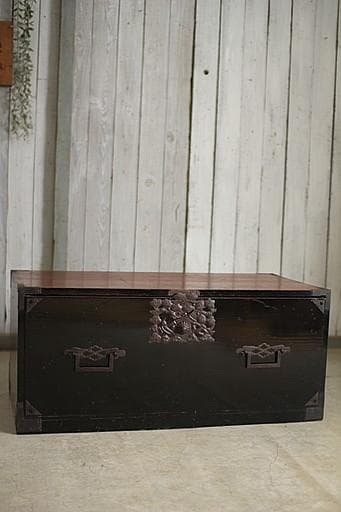 綺麗な打ち出し金具庄内箪笥　タンス　収納　古家具　古民家　時代家具