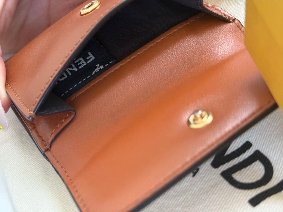 FENDI ブラウンレザー三つ折り財布