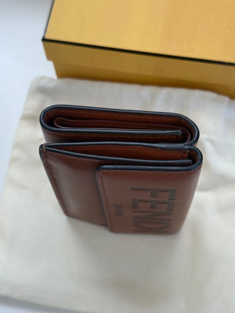 FENDI ブラウンレザー三つ折り財布