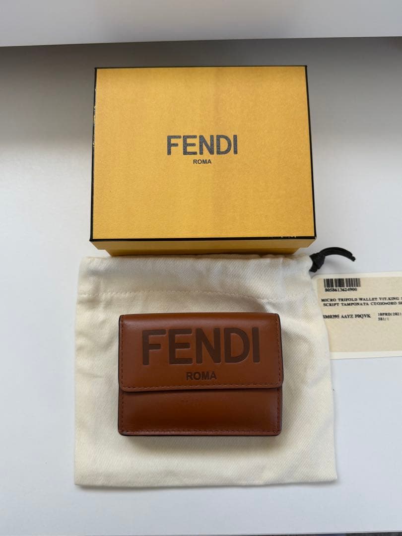 FENDI ブラウンレザー三つ折り財布