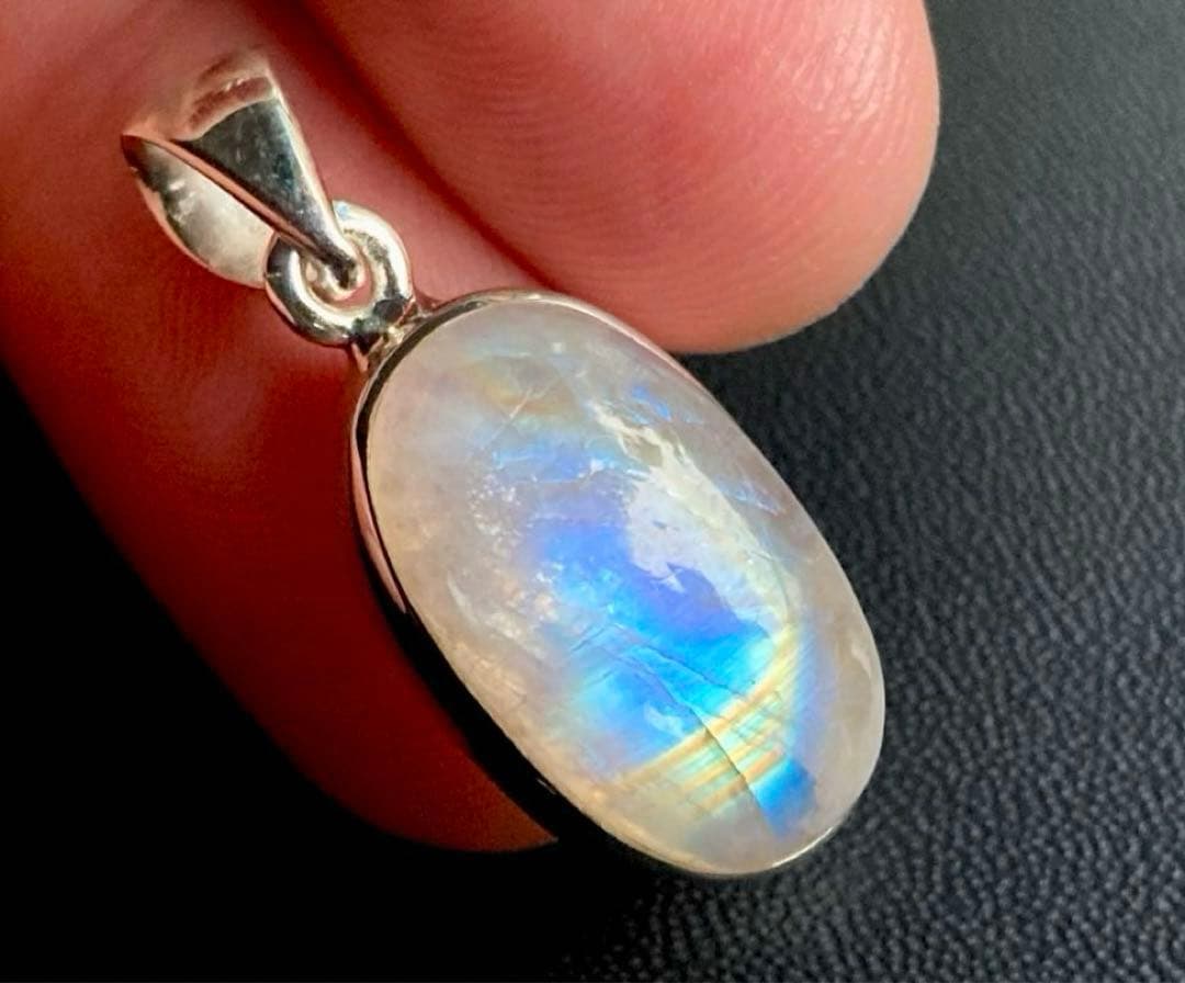 かな様用　月の女神が創造した愛の守護石　虹のロイヤルシャインブルームーンストーン