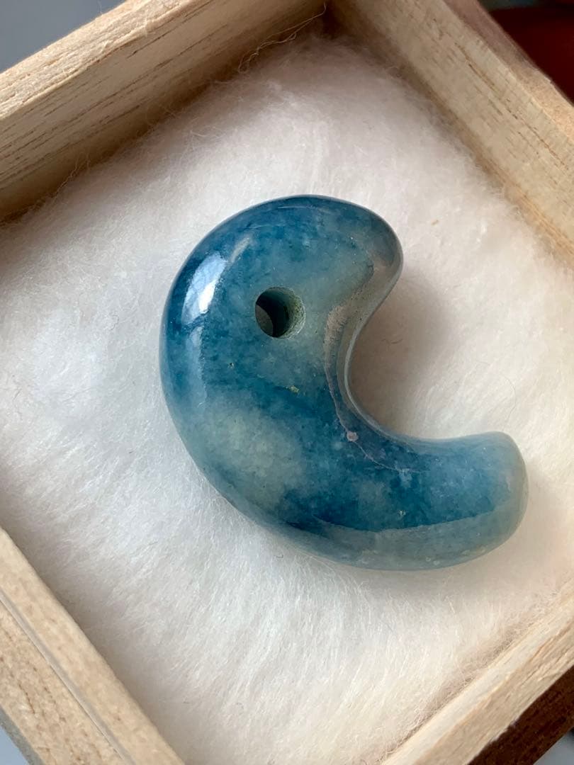 最上級　茄子紺　入りコン沢青翡翠　勾玉　糸魚川翡翠　コン沢勾玉　ひすい　ヒスイ