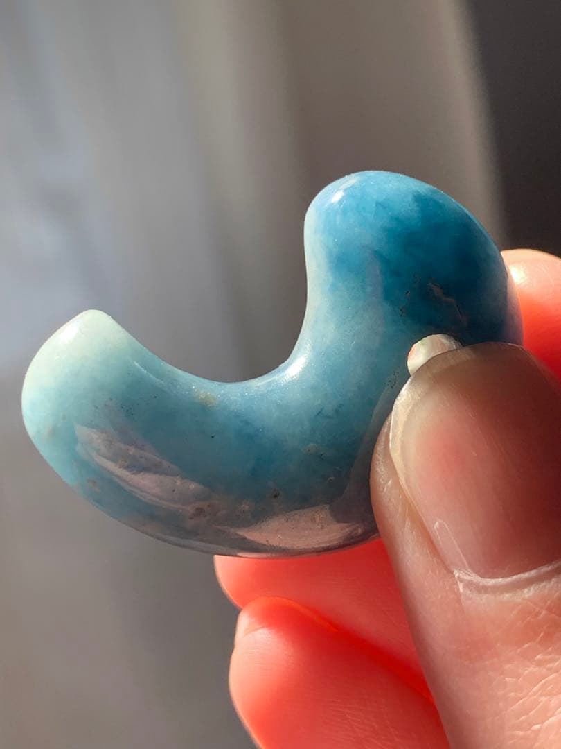 最上級　茄子紺　入りコン沢青翡翠　勾玉　糸魚川翡翠　コン沢勾玉　ひすい　ヒスイ