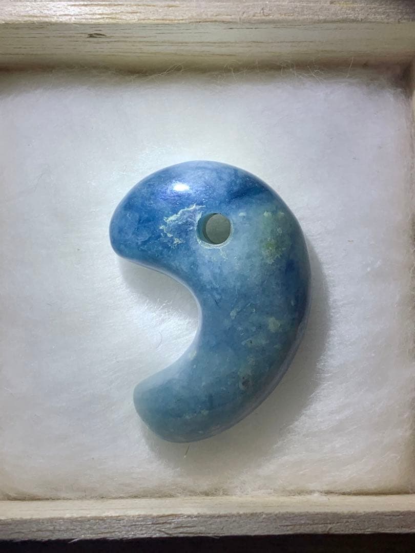 最上級　茄子紺　入りコン沢青翡翠　勾玉　糸魚川翡翠　コン沢勾玉　ひすい　ヒスイ