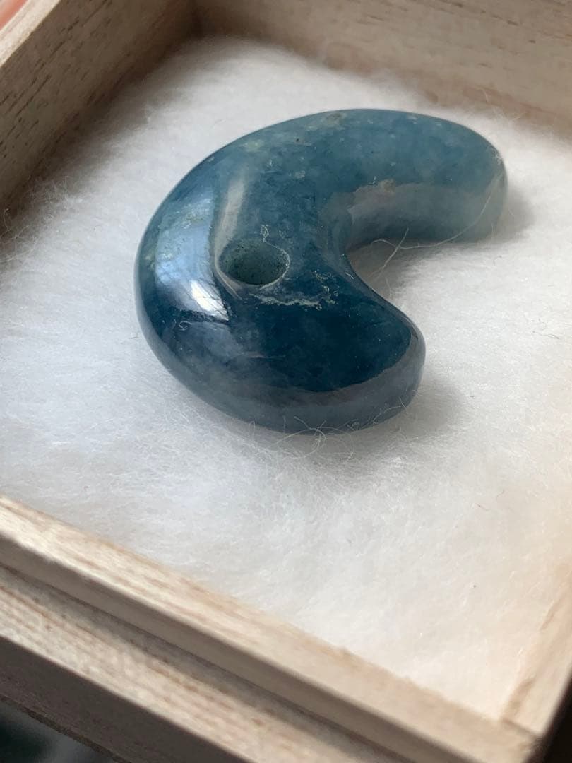 最上級　茄子紺　入りコン沢青翡翠　勾玉　糸魚川翡翠　コン沢勾玉　ひすい　ヒスイ