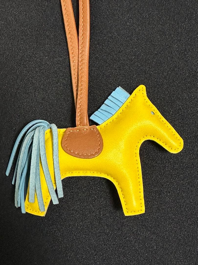 HERMES エルメス ロデオチャーム　PMジョーヌナプル セレステ ゴールド