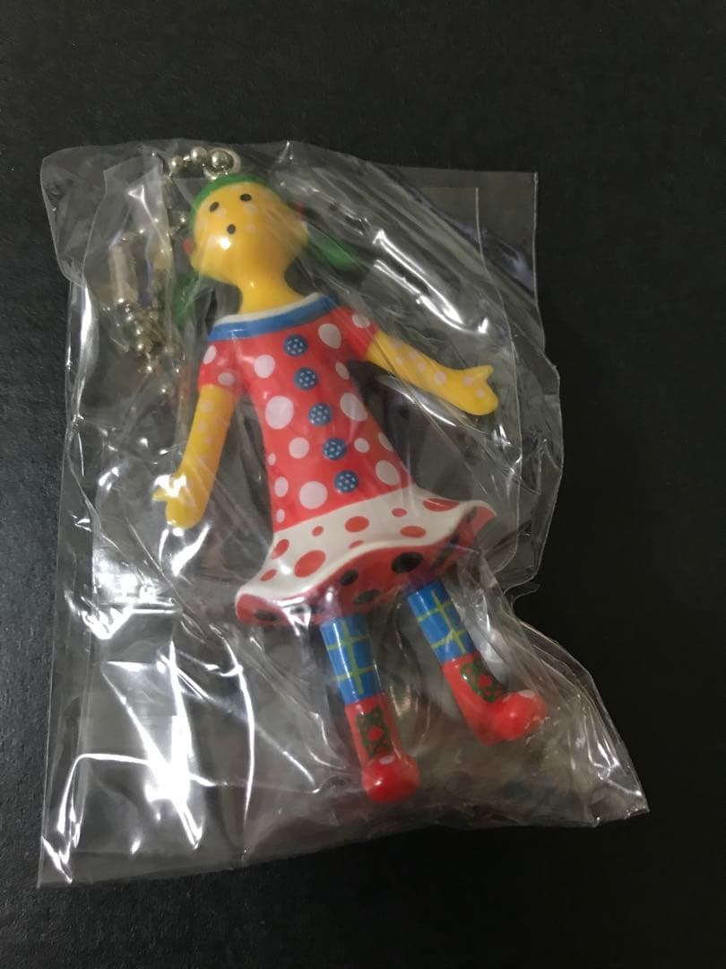 草間彌生　ヤヨイちゃん　フィギュア　ハーイ、コンニチハ　キーホルダー