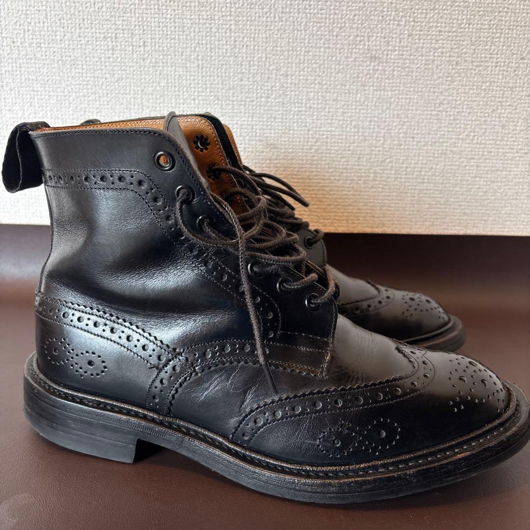 トリッカーズ　バートン　黒レザー ブローグブーツ