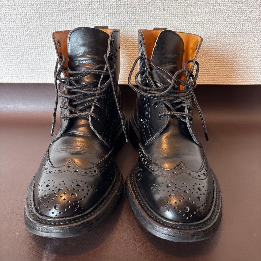 トリッカーズ　バートン　黒レザー ブローグブーツ