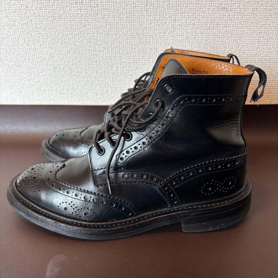 トリッカーズ　バートン　黒レザー ブローグブーツ
