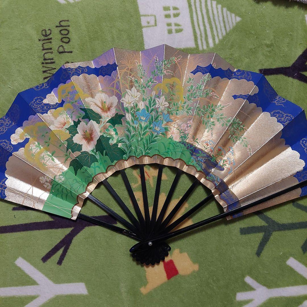 舞扇子 花と雲のデザイン