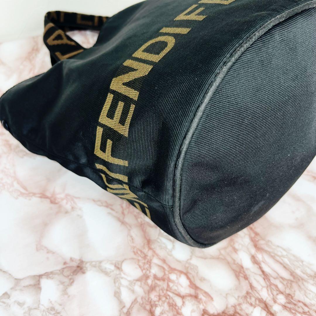 【極美品】FENDI フェンディ トートバック　ハンドバック85