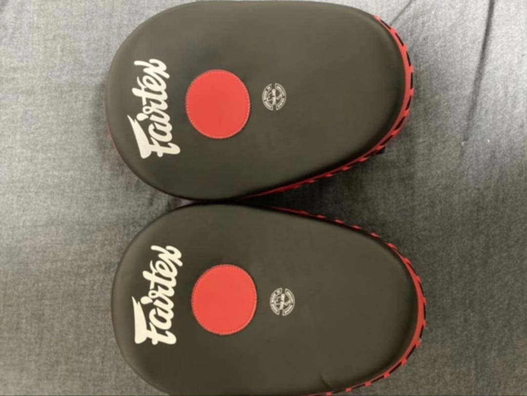 フェアテックス Fairtex マックスパンチングミット ブラック&レッド