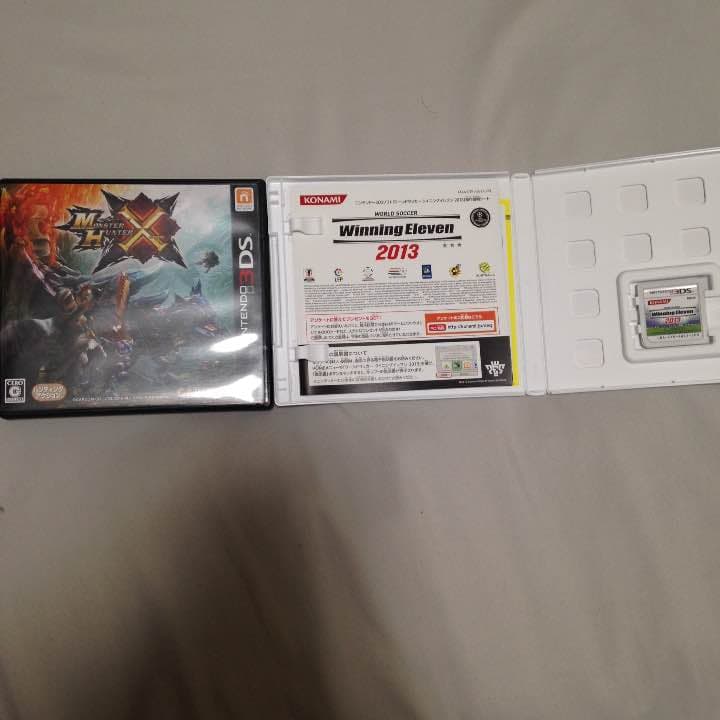 3DS本体と、カセット２つ