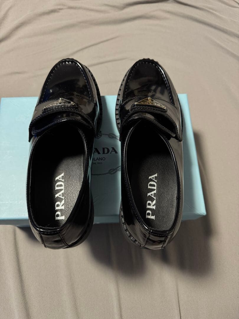 PRADA 黒 ローファー 合成皮革