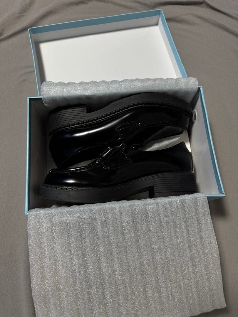 PRADA 黒 ローファー 合成皮革