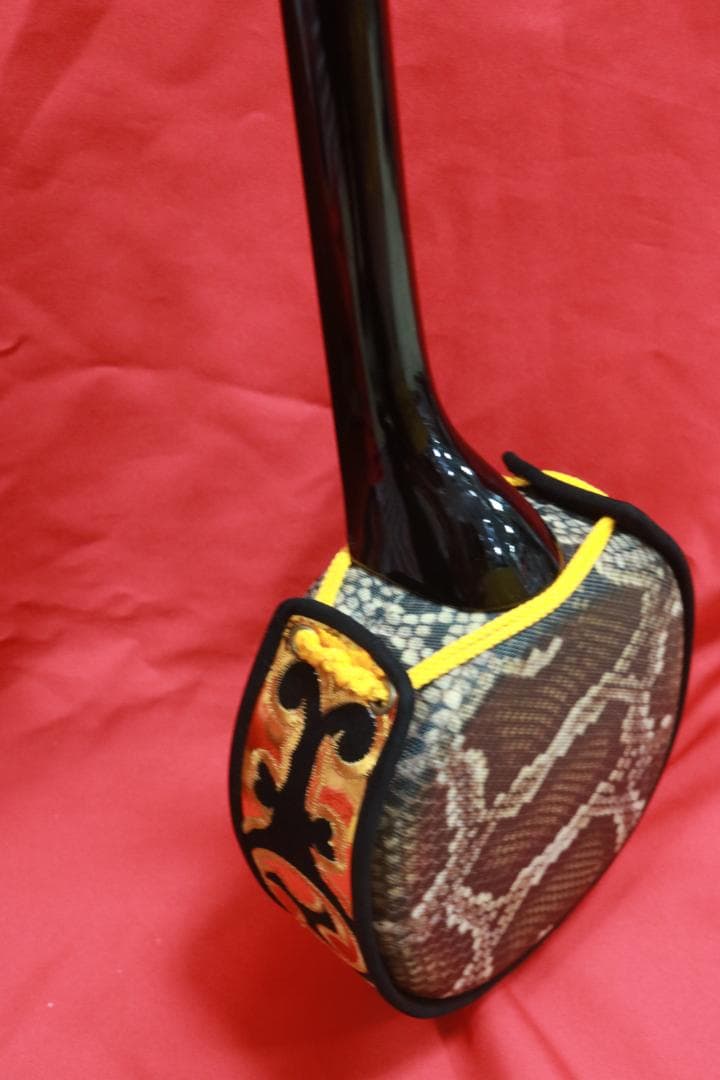 沖縄　エレキ三線（人工皮張り）初心者にもおすすめ　新品未使用　送料無料