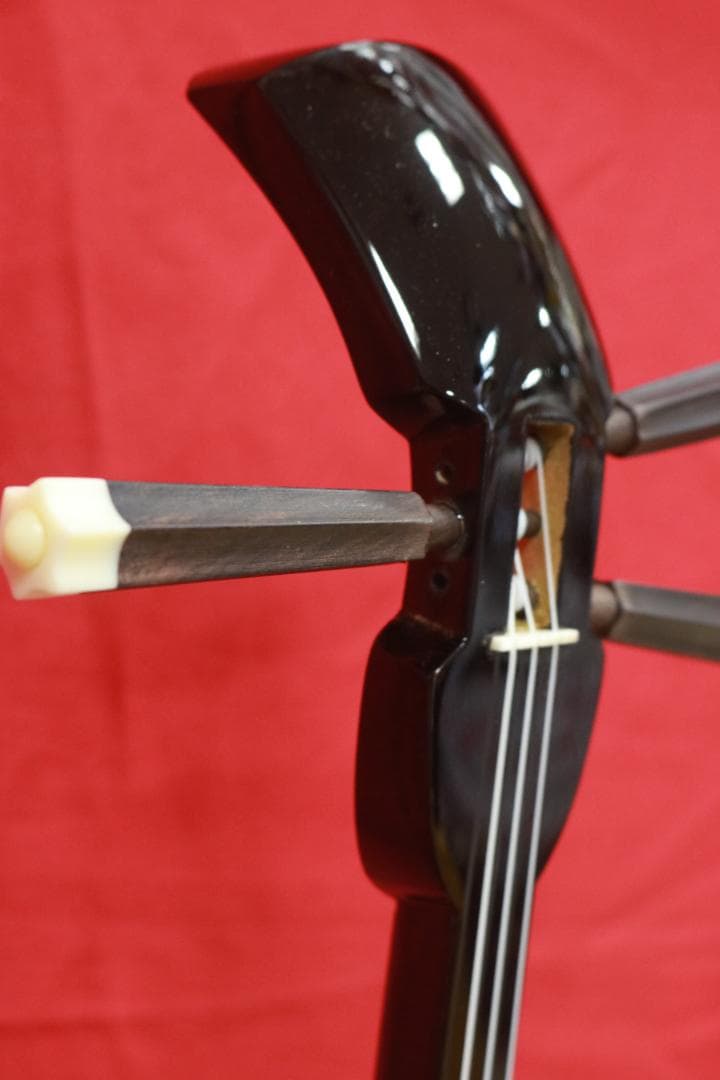 沖縄　エレキ三線（人工皮張り）初心者にもおすすめ　新品未使用　送料無料