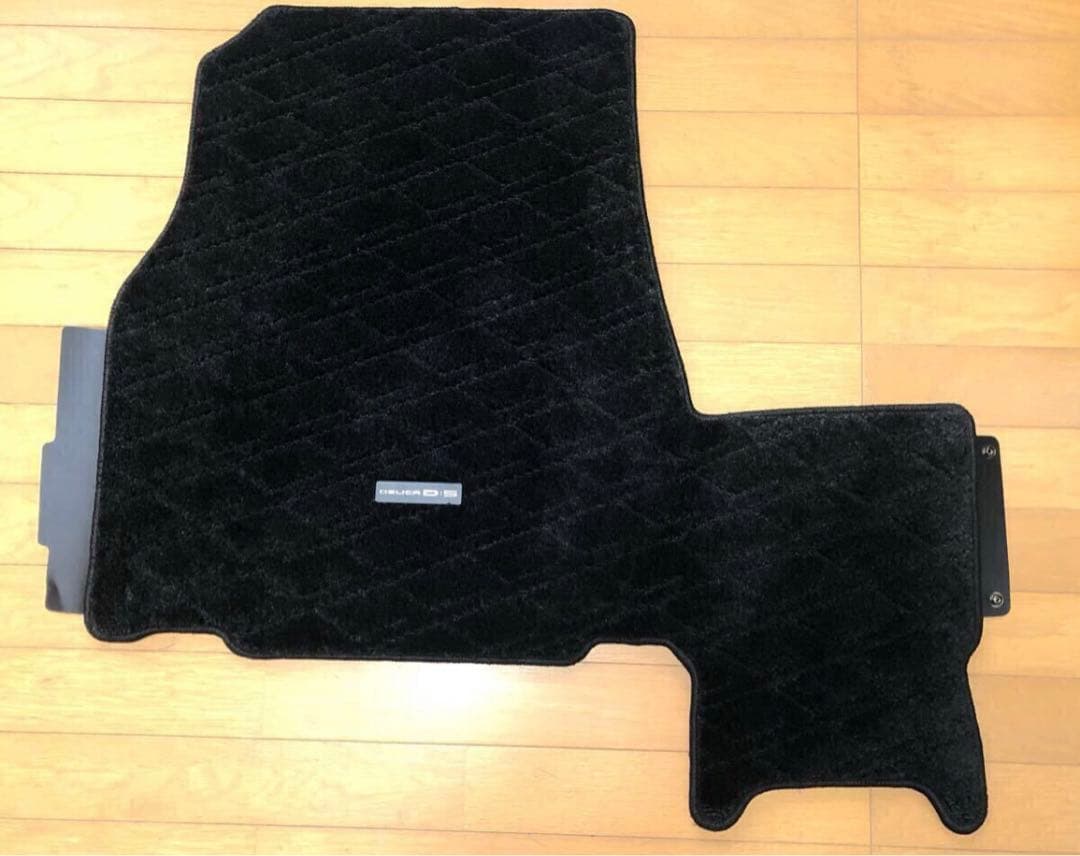 ミツビシ デリカ D5 オプション フロア マット 7人乗り 遮音 吸音 美品