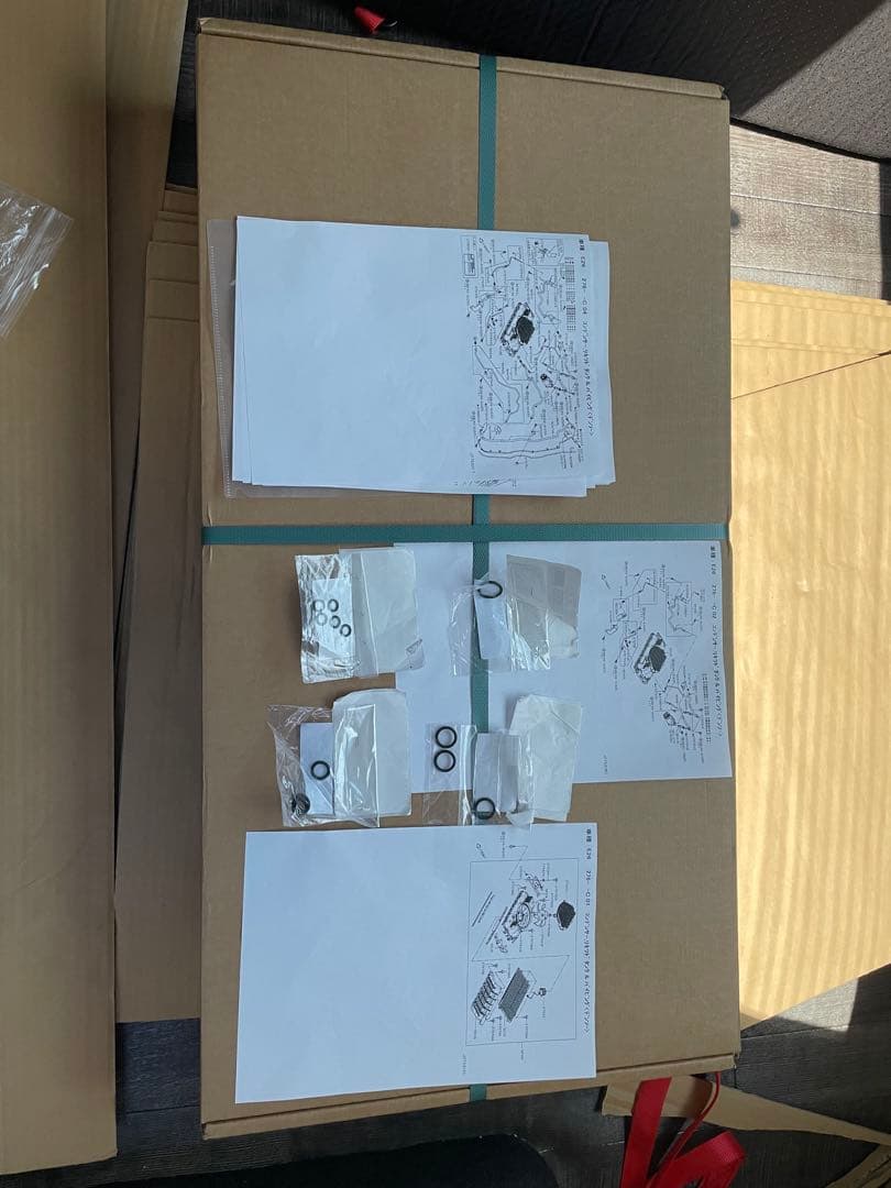 NV350キャラバン　エアコン　コンデンサー新品未使用➕Oリングセット92110