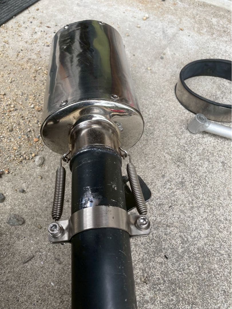 クラブマン・エキパイ⇒オーバー製（たぶん）⇒サイレンサー⇒黒田家