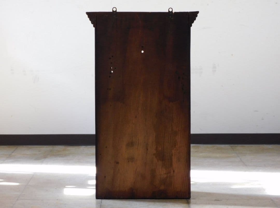 ゆらゆらガラスの壁掛けショーケース 吊り棚 キャビネット ケビント ガラスケース